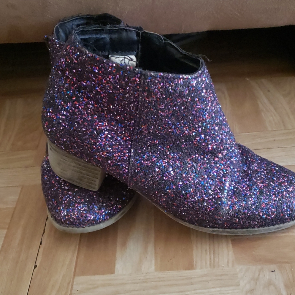 Girl booties